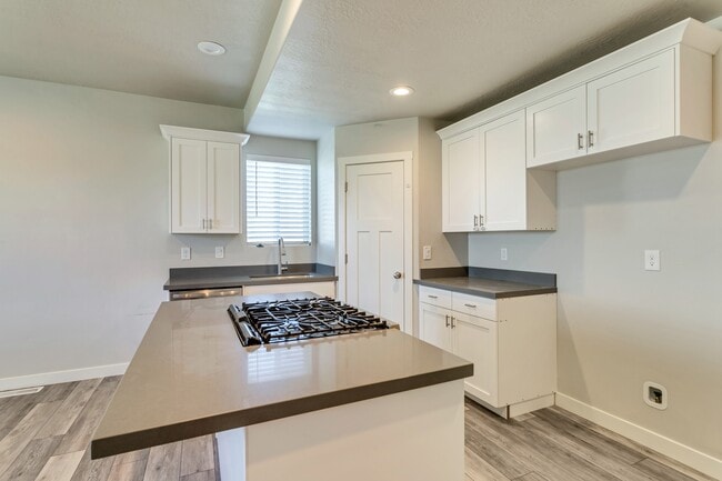 Photo - 808 S 1710 E
