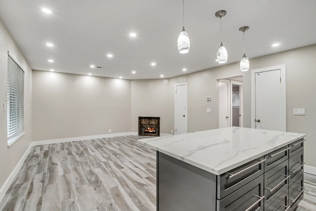 4371 S Fairbourne Ave Unit 2