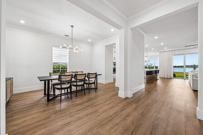 Photo - 655 Hookline Cir