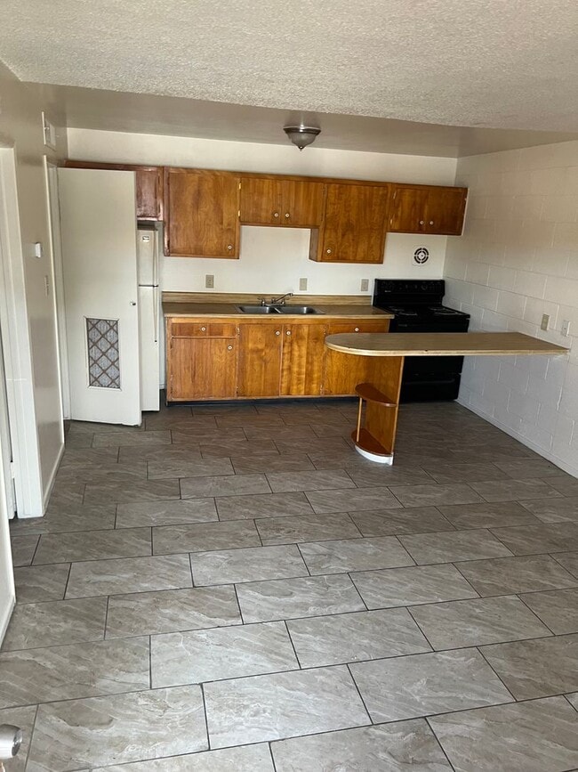 Building Photo - 3719 Hazelwood St Unit 15