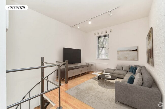 Building Photo - 233 E 12th St Rental