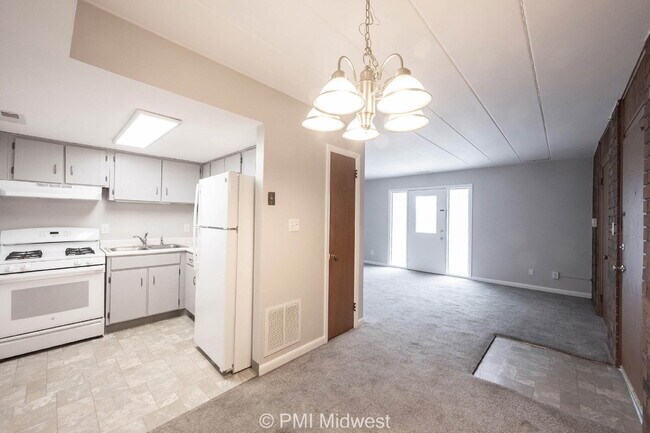 Photo - "Charming 1-Bedroom Retreat in Shelbyville – 690 Sq. Ft. of Cozy Living!" Unidad B6