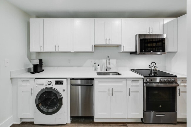 Photo - 150S S Independence Mall W Unidad ID1060948P