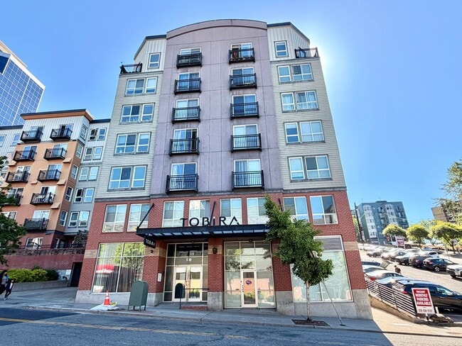 Building Photo - Pioneer Square/International District Studio Unit 316