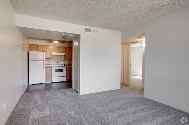 2BR, 1BA - 676SF