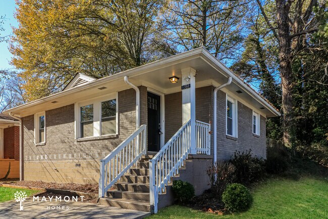 Photo - 1381 Benteen Way SE