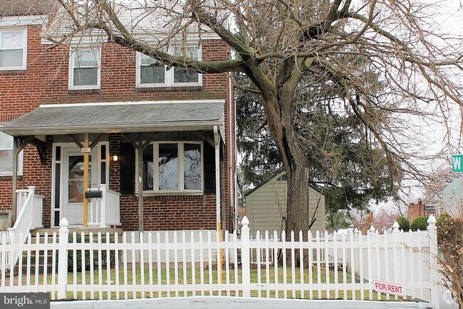 Building Photo - 213 W Riverview Rd Rental