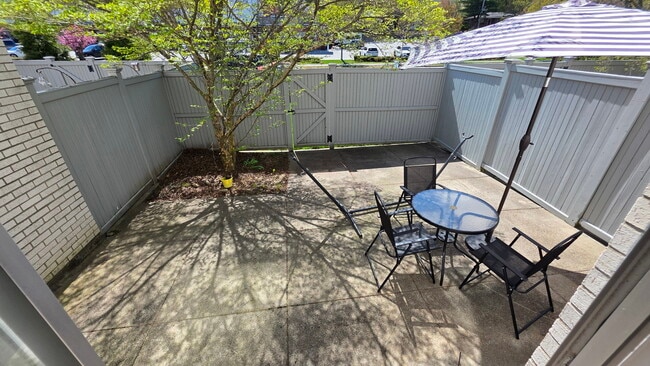 Photo - 1017 W Roxbury Pkwy
