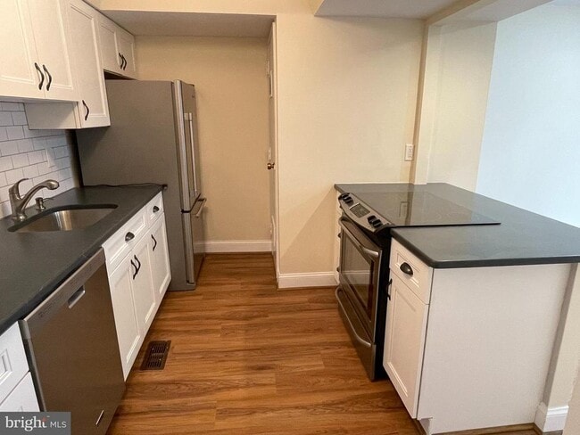 Photo - 121 E Chelsea Cir