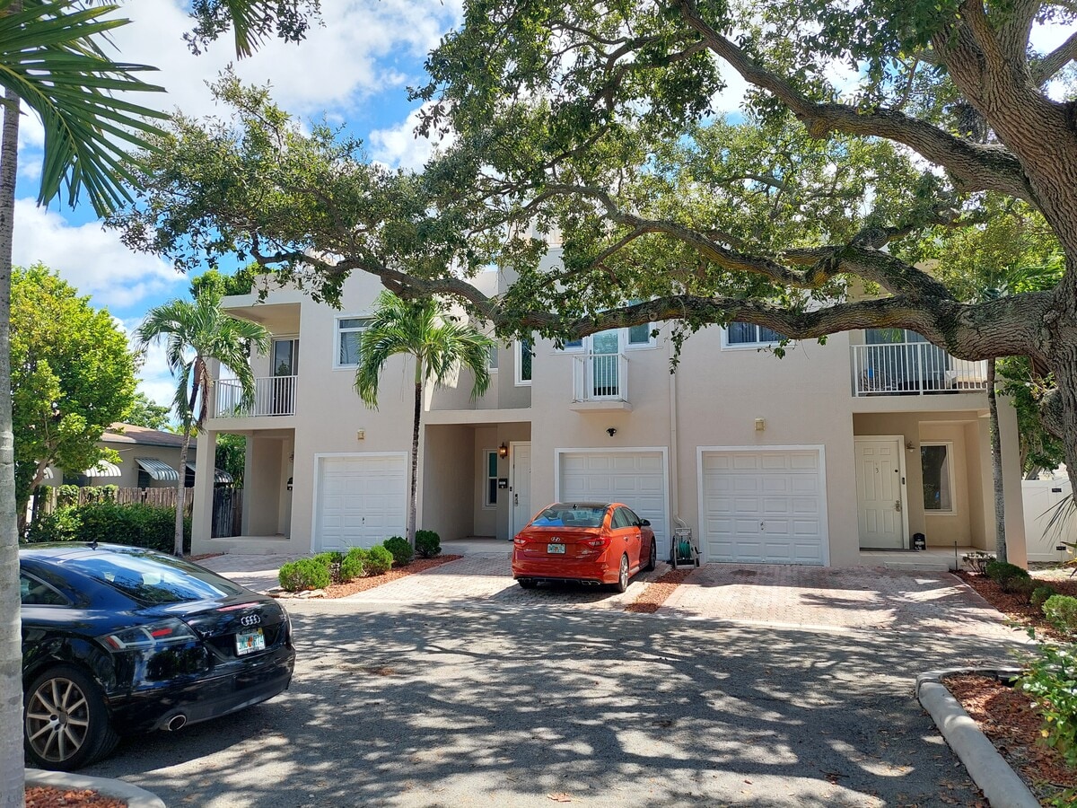Photo - 1115 N 17th Ave Townhome
