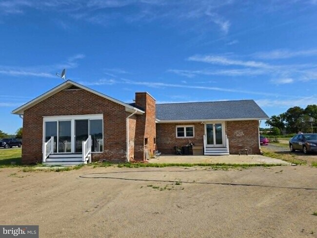 Photo - 22931 Steele Dr