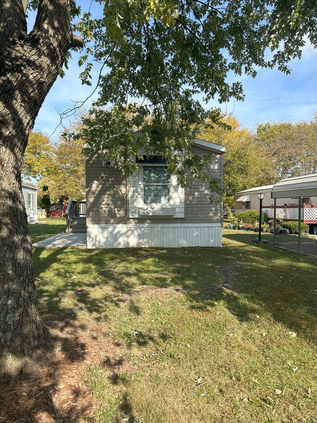 Building Photo - 2331 Wellington Green Dr