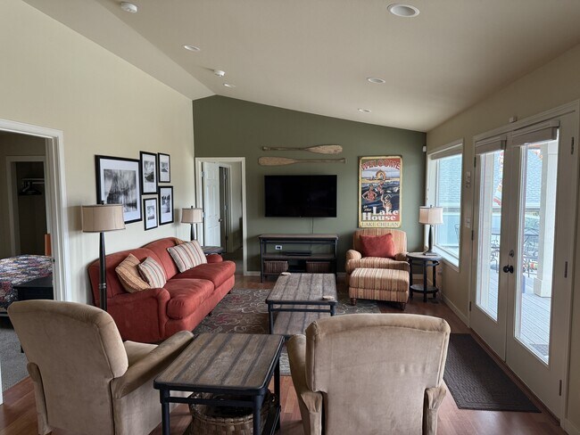 Photo - 165 Coral St