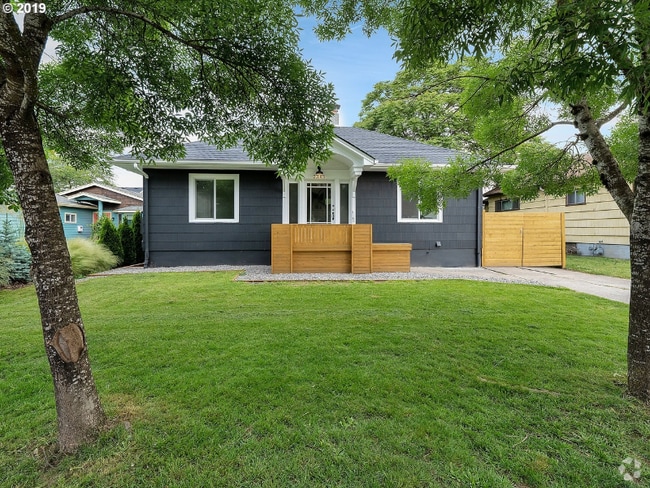 Building Photo - 2345 N Russet St Rental