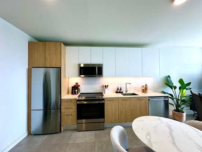 Building Photo - 337 NW 31st St Unit A3