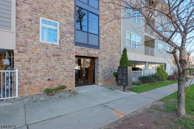Building Photo - 1130 Fairmount Ave Unit 104