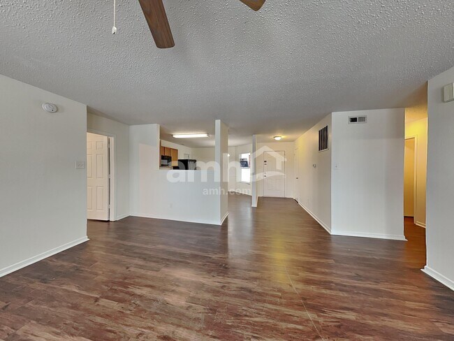 Photo - 527 Bourneside Dr