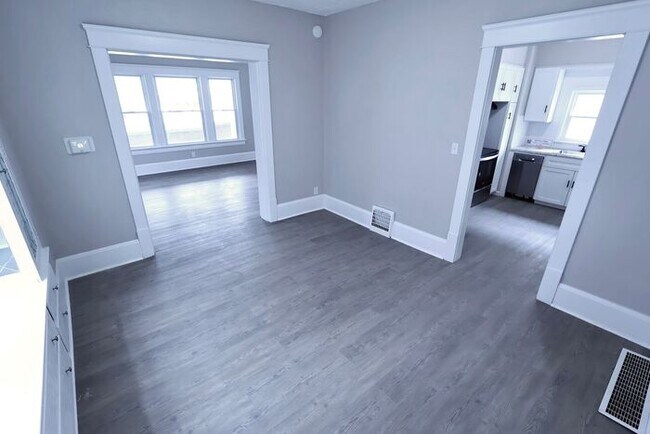 Photo - 893 Delia Ave