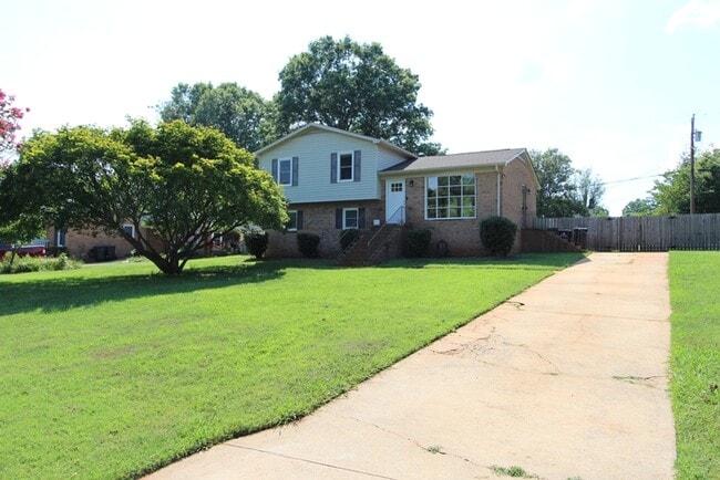 Photo - 1766 Colony Rd