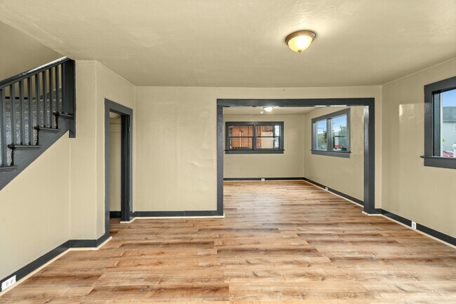 Photo - 121 N D St
