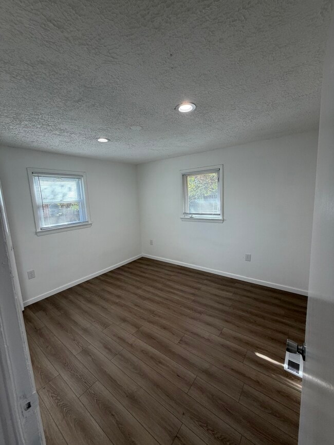 Photo - 203 Ellerbe Dr