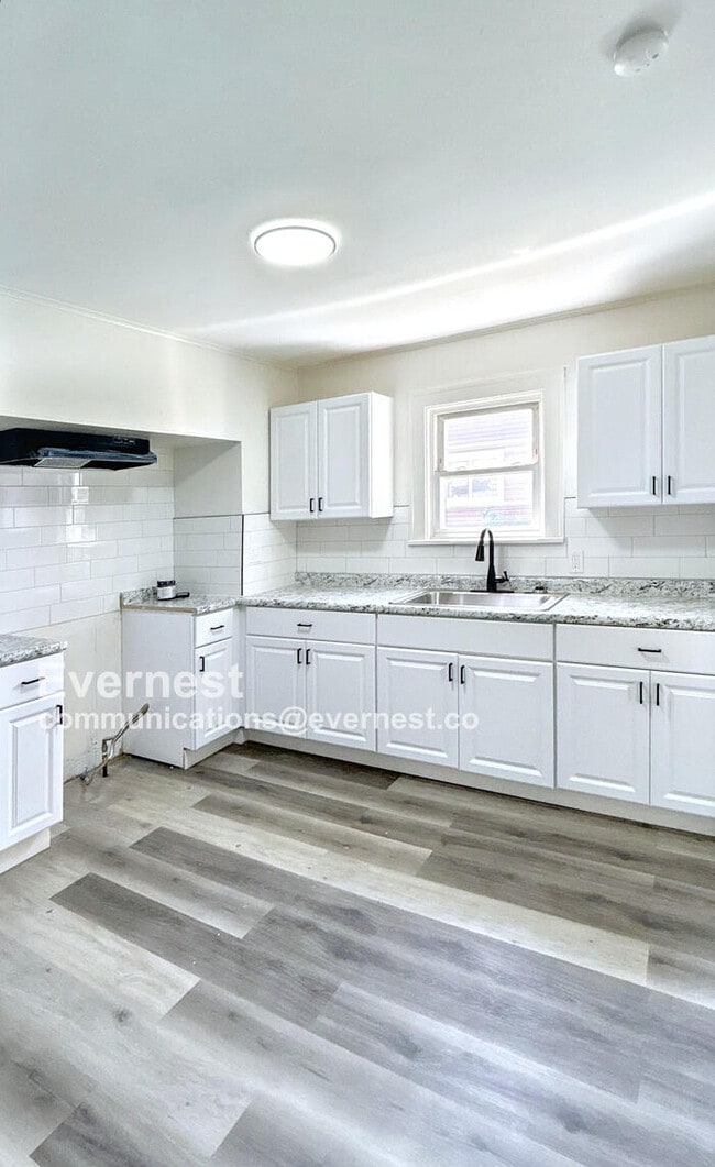 Photo - 792 E 232nd St