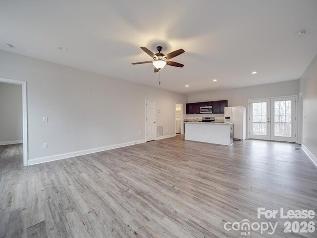 Photo - 824 Woodrun Dr