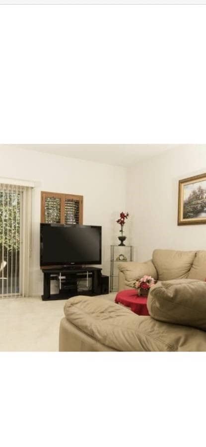 Photo - 8554 Burnet Ave Unidad 141