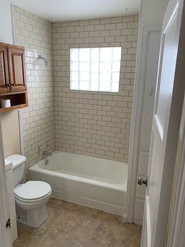 Photo - 3817 S Ong St