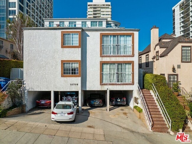 Building Photo - 10709 Ashton Ave Unit 2 Rental