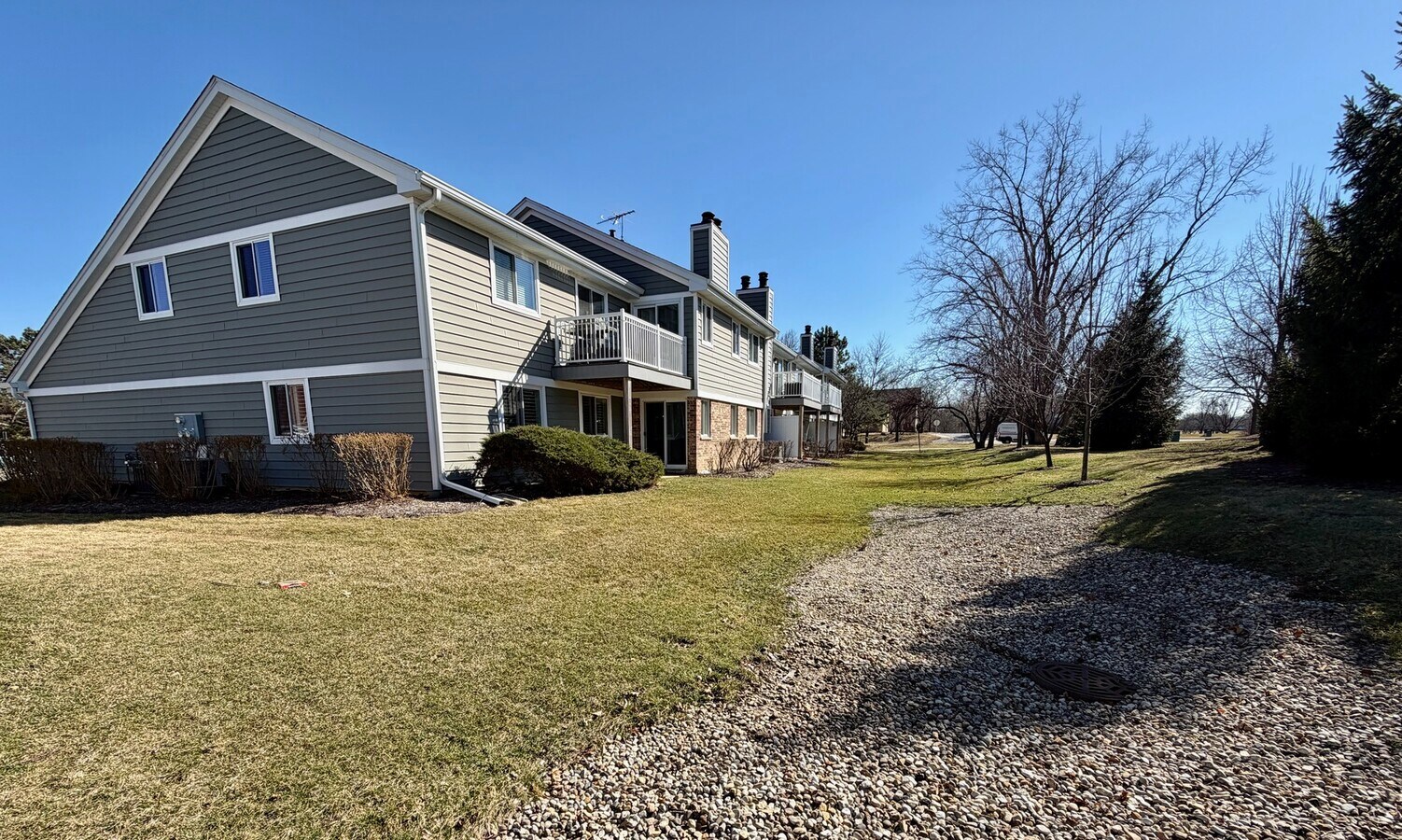 Photo - 601 Eastview Ct Unit V1