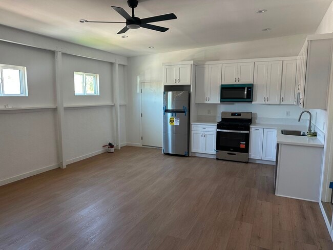 Photo - 2529 W 73rd St