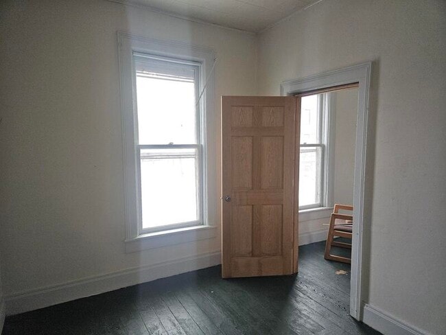 Photo - 209 Broadway St