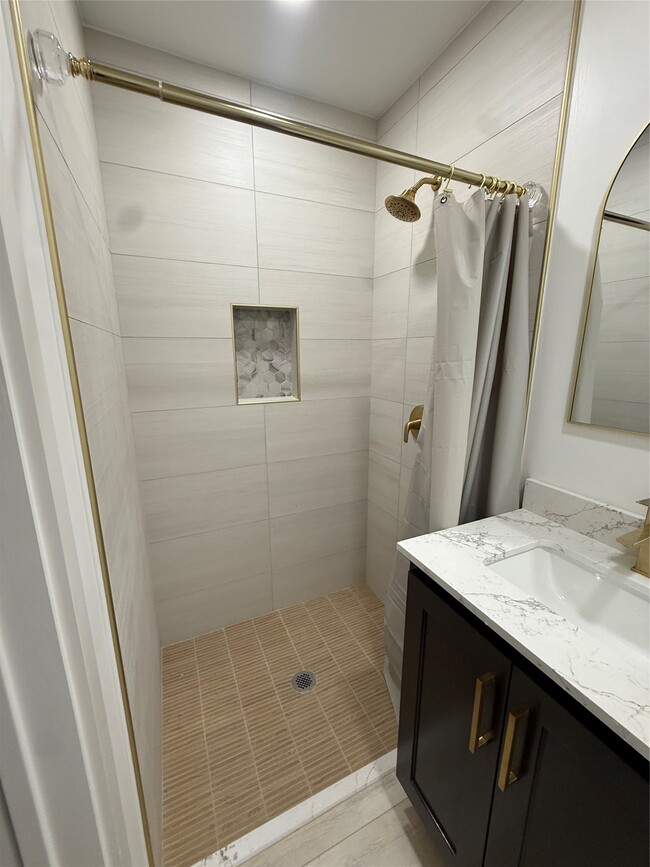 Photo - 1704 Jones St