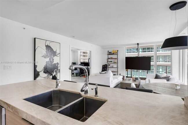 Photo - 1155 Brickell Bay Dr Unidad 3002 Rental