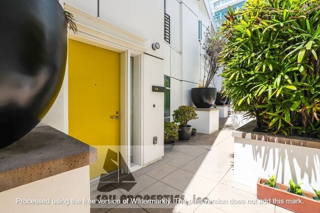 Building Photo - Experience luxurious beach living -Marina ...