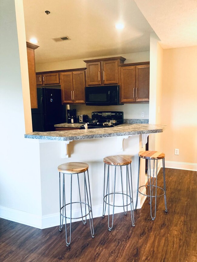 Photo - Well-appointed Furnished Rental- Perfect for Professionals- Near shops & restaurants Unit #303