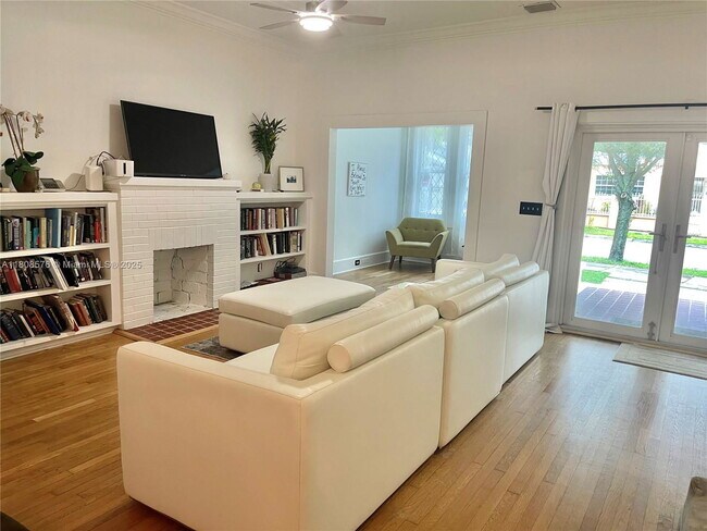 Photo - 27 NE 49th St