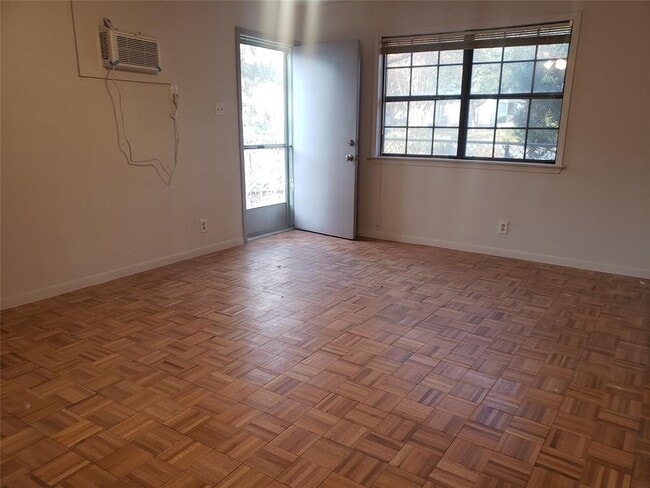 Building Photo - 609 Bissonet Ln