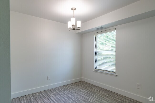 2BR, 1BA - 1,010SF - West Oaks