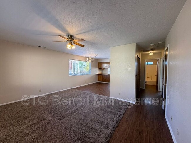 Photo - 325 N Main St Unidad #1