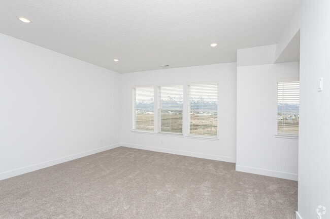3BR, 2.5BA - 1,500SF - Primary Bedroom