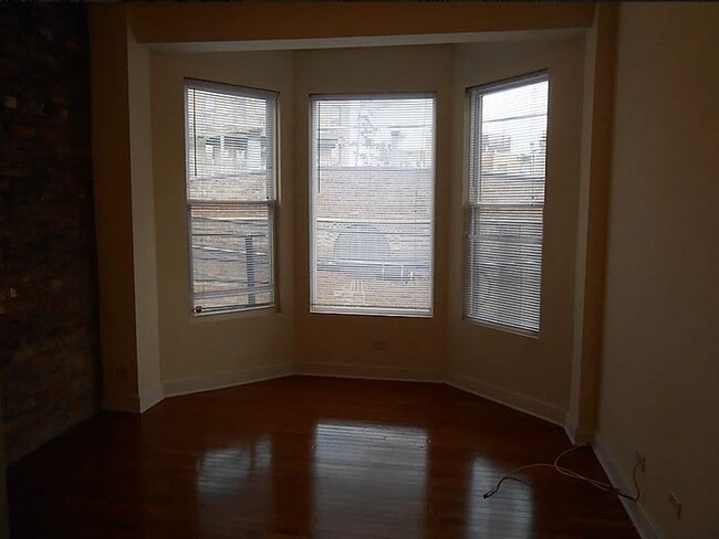 Photo - 850 W Fletcher St Unit 2R