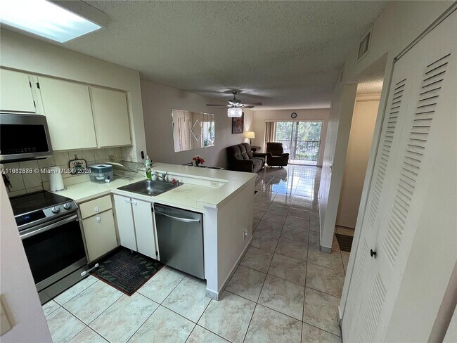 Photo - 2230 N Cypress Bend Dr Unit 309
