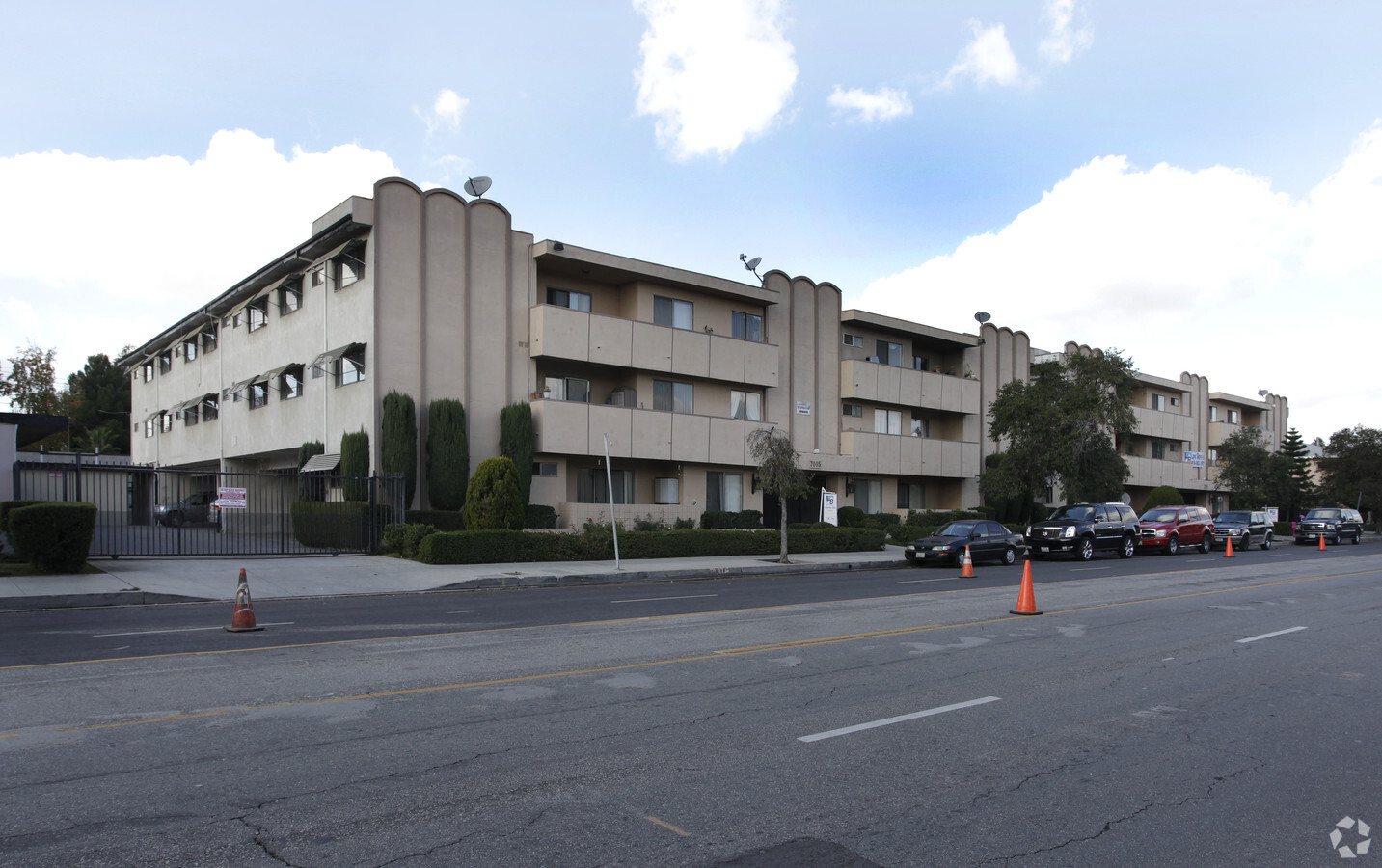 Coldwater Canyon Apartments - Coldwater Canyon Apartments