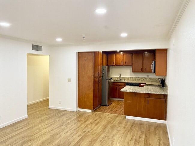 Photo - 1775 Panda Way