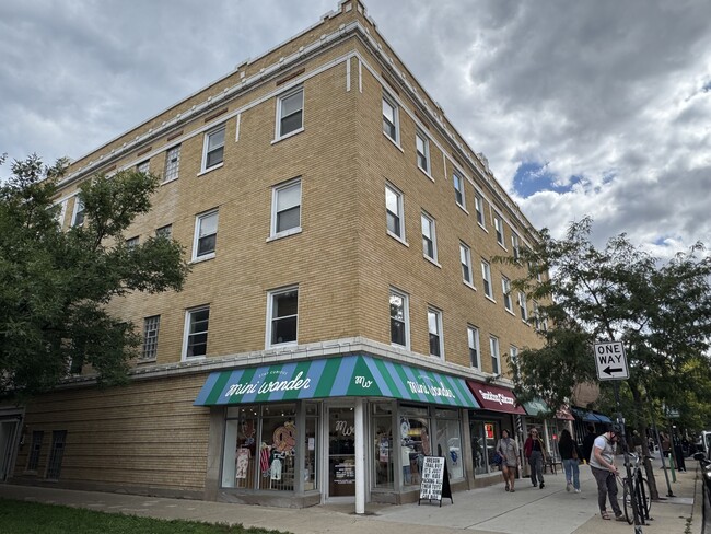 Building Photo - 1347 W Eddy St Unit 205 Rental