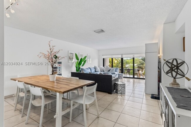 Photo - 575 Crandon Blvd Unit 413