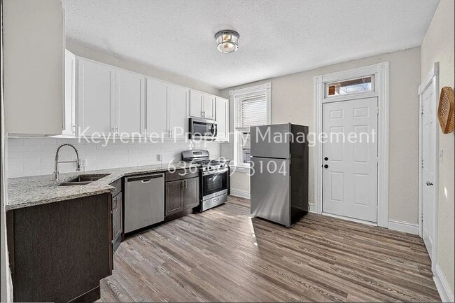 Photo - 2918 Sidney St