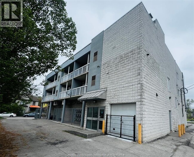 Photo - 275 Wyandotte St W Unit 305
